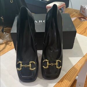 Black Leather Heeled Pumps with Gold Horsebit Accent - Women 91/2
